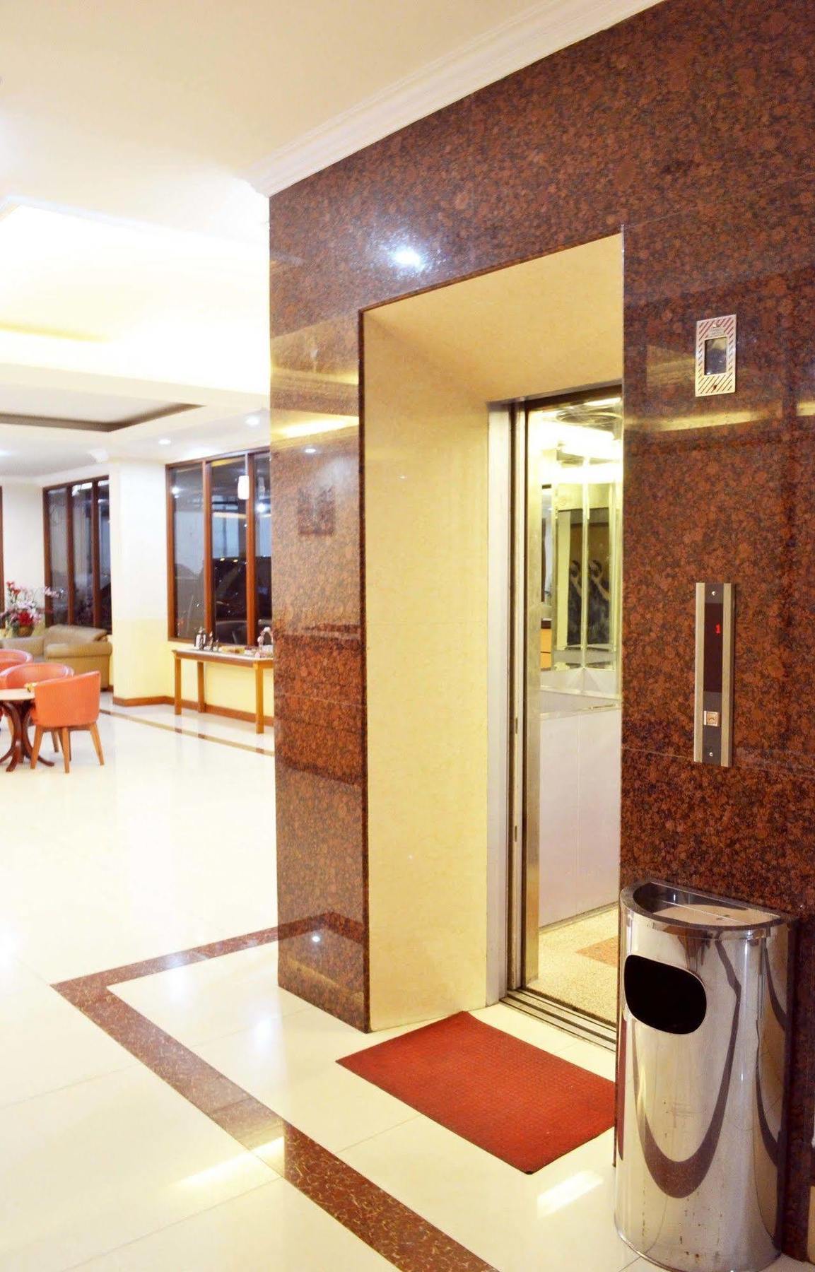 Newton Residence Jakarta Exterior photo